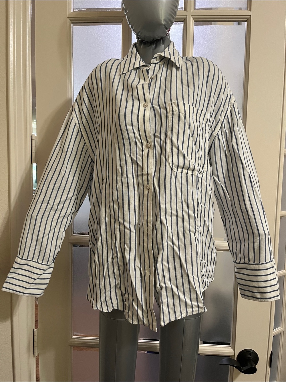 small American Eagle Outfitters White Button-Down Shirt Navy Stripes open back